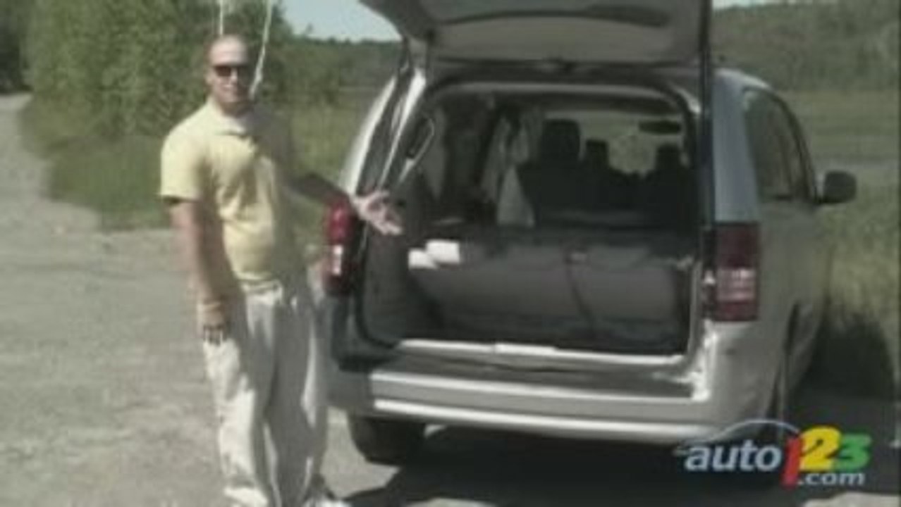 2009 Chrysler Town & Country Review by Auto123.com