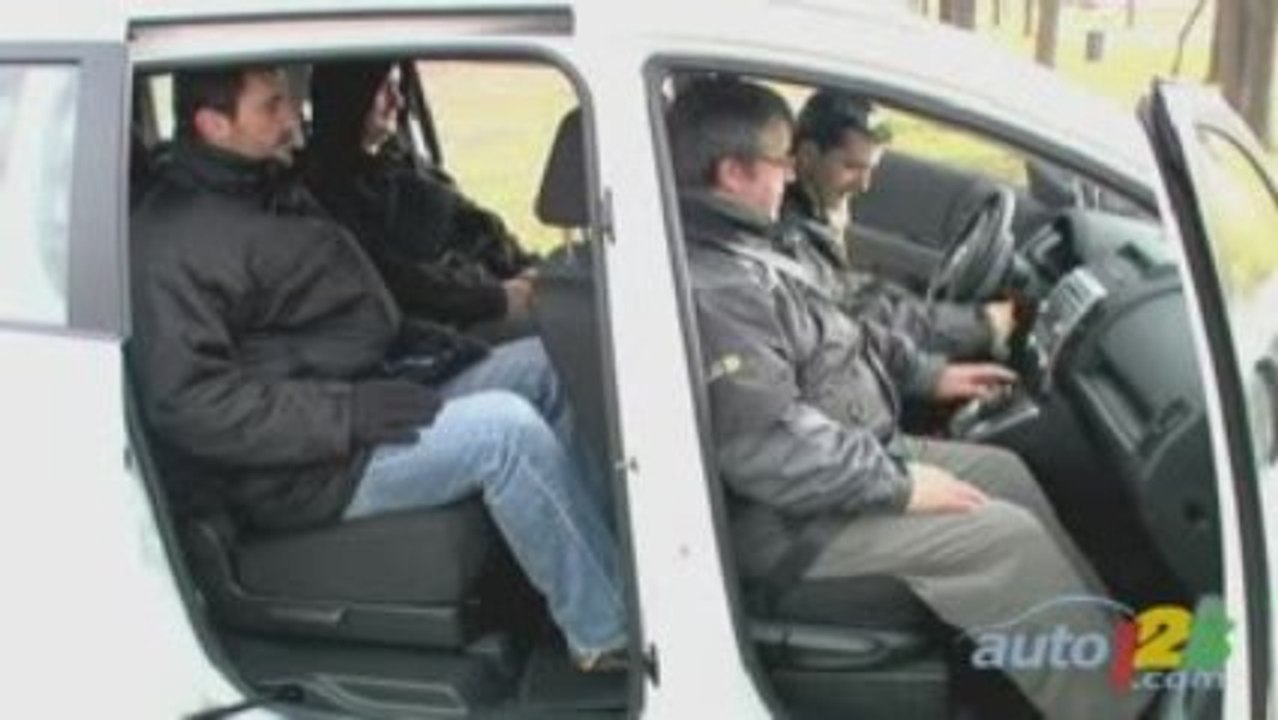 2009 Mazda5 GS Review by Auto123.com