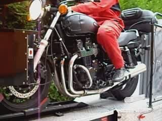 Seven  Fifty sur le banc