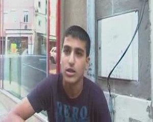 street bench-çi tu porte un slim,t'es pas un homme