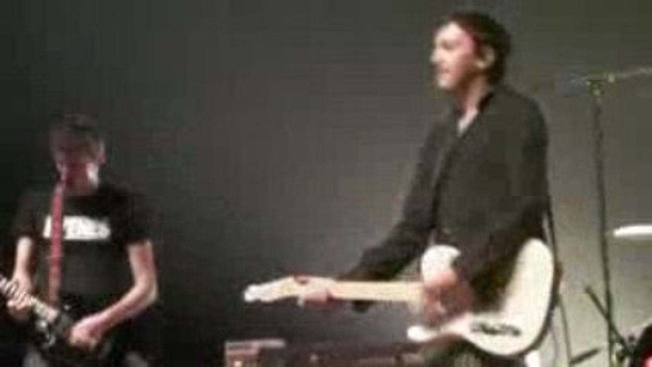 Les Hyènes vs Cali au BIKINI, She cracked