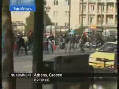 Police + Fascistes vs Antifas ( Athene antifa Euronews)