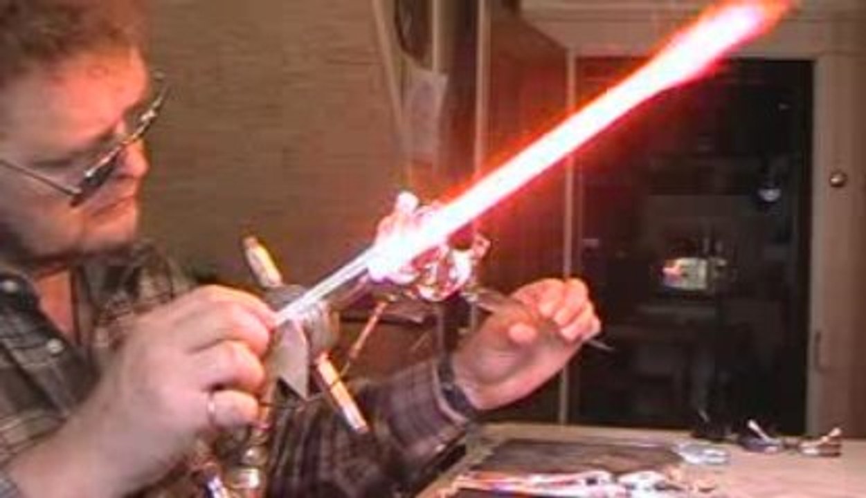 Maître verrier Eddie Légus, sculpteur sur verre au chalumeau