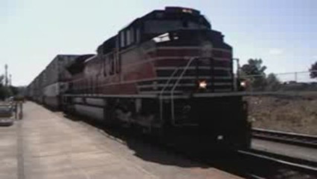 MUST WATCH!!!! UP #1996 IN KELSO ON BNSF TRACKS!!