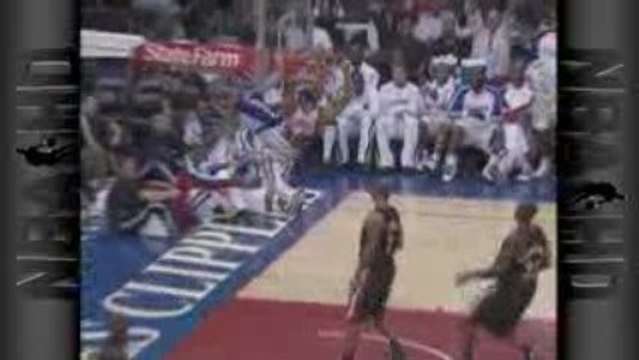 Blake Griffin, throws down the two-handed jam.
