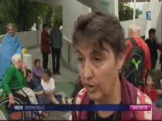 RESF38 : rassemblement devant la DDASS grenoble