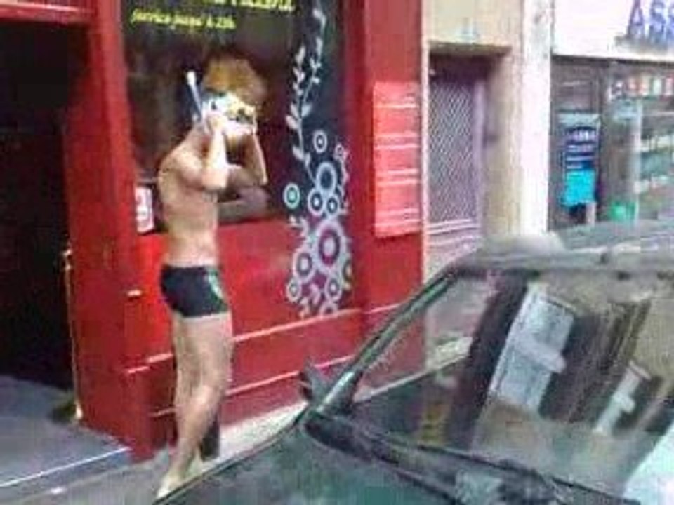 Attention au dessus !