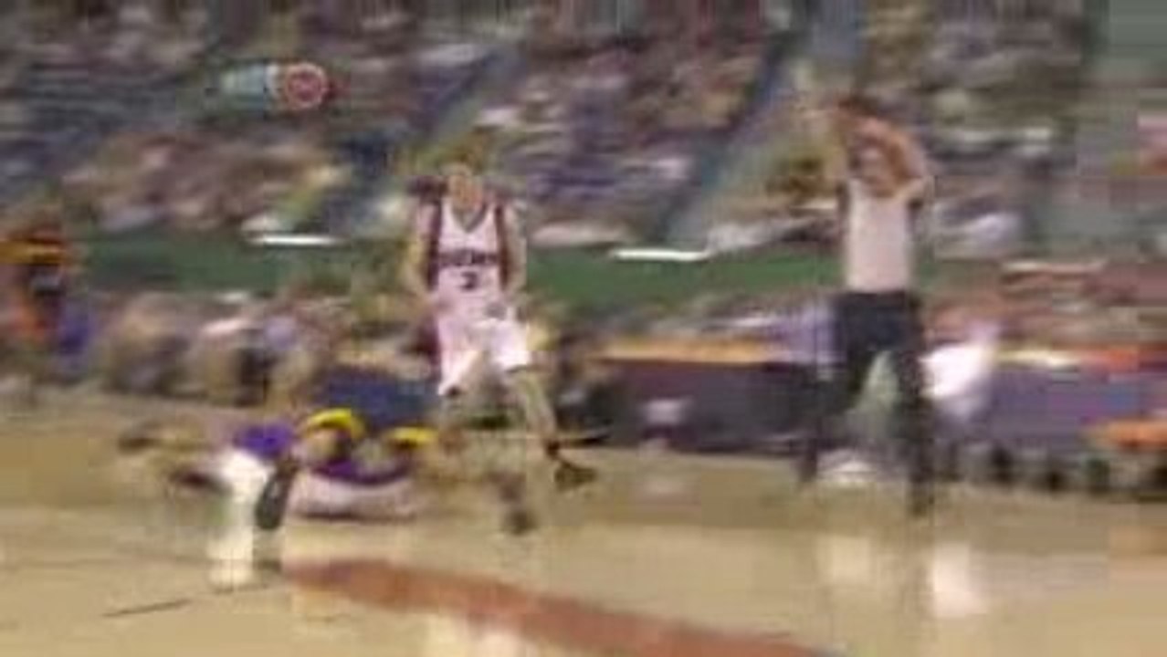 Jason Richardson impressive windmill slam against Golden