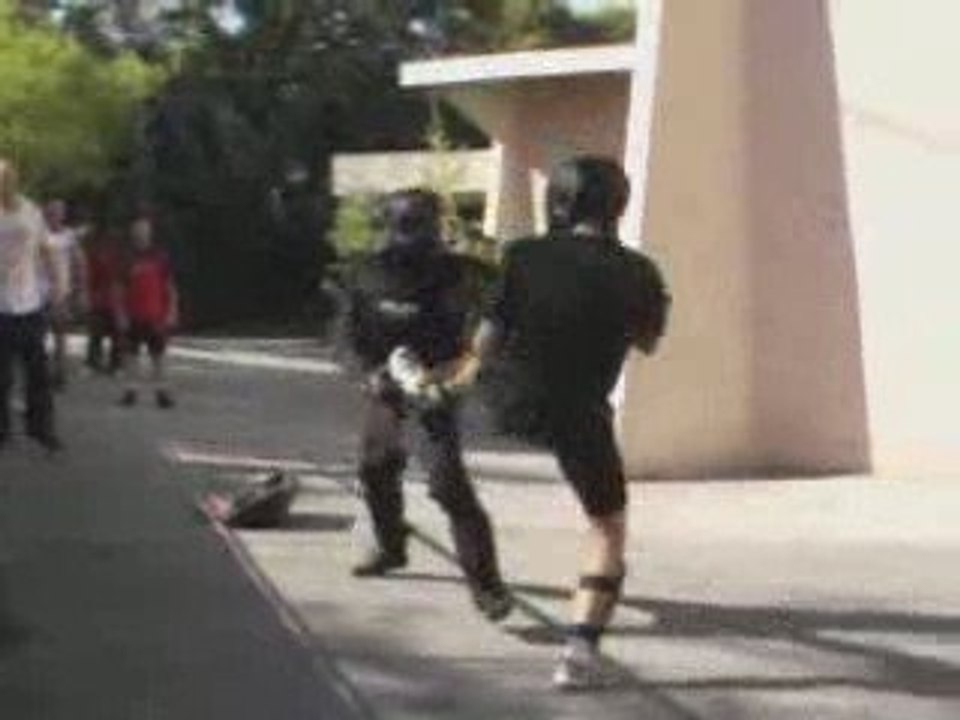 Savate Defense Assistance Personne en Difficulté avec Canne