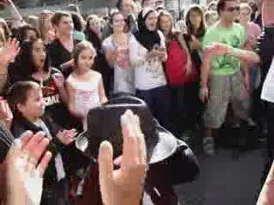 Mini-Michael Jackson - Flashmob Lausanne 2009