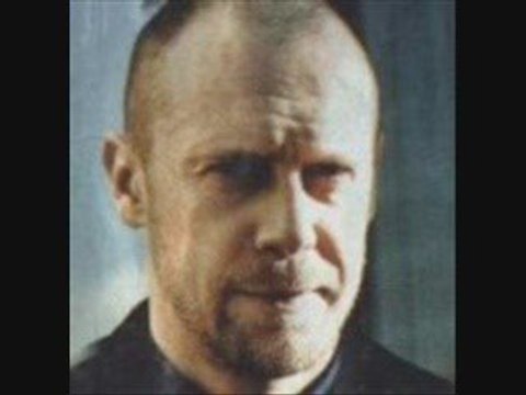 Alain Soral parle du serieux et du délire conspirationiste