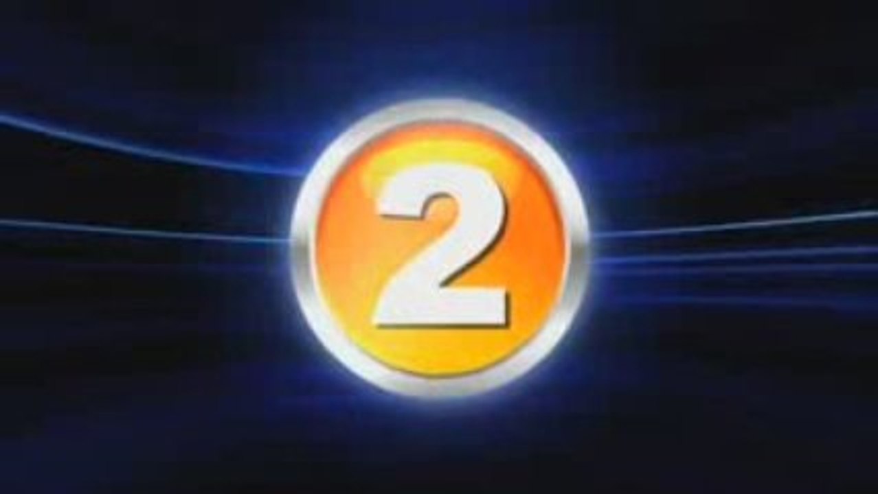 Hot Halo Girl Shows How To Make Cash Playing Halo