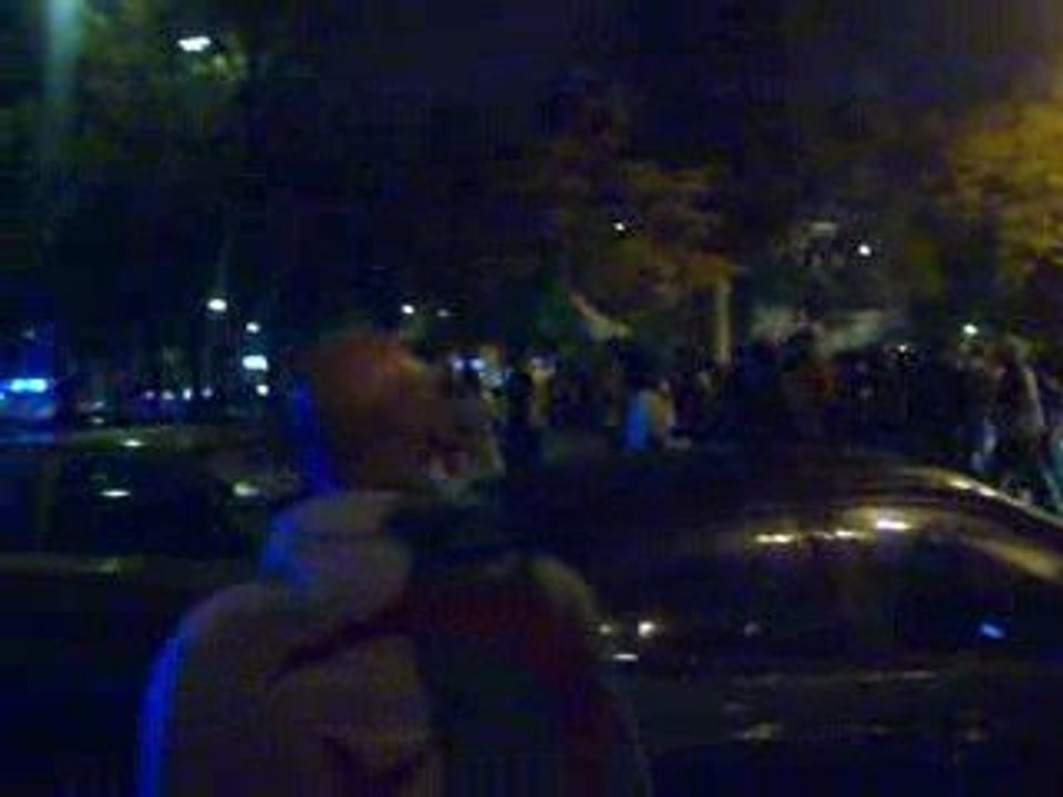 supporteurs algériens au champ elysee(grafsat.net) TLEMSANI