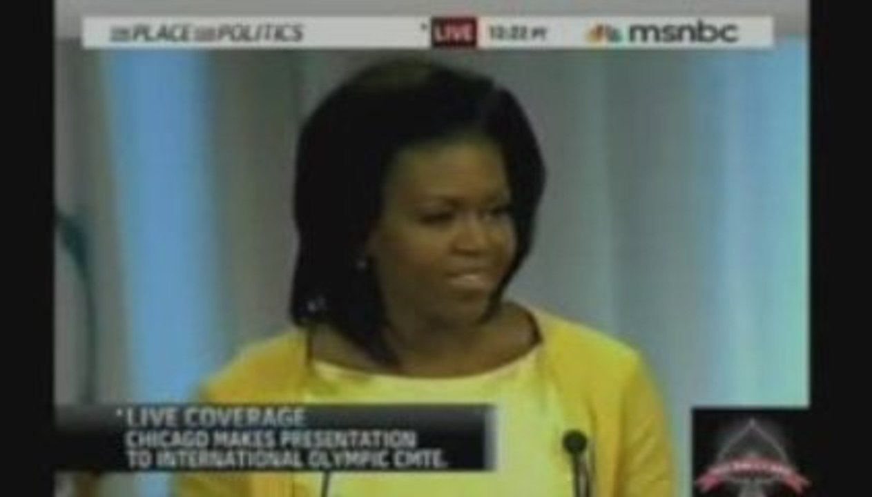 MICHELLE OBAMA SITS ON DADDY LAP