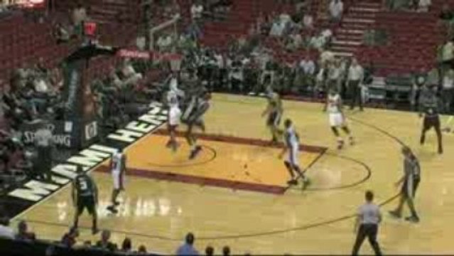 DeJuan Blair shows that he can do more than just dunk when h