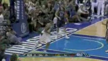 Shawn Marion hypes up the crowd with a fastbreak power flush
