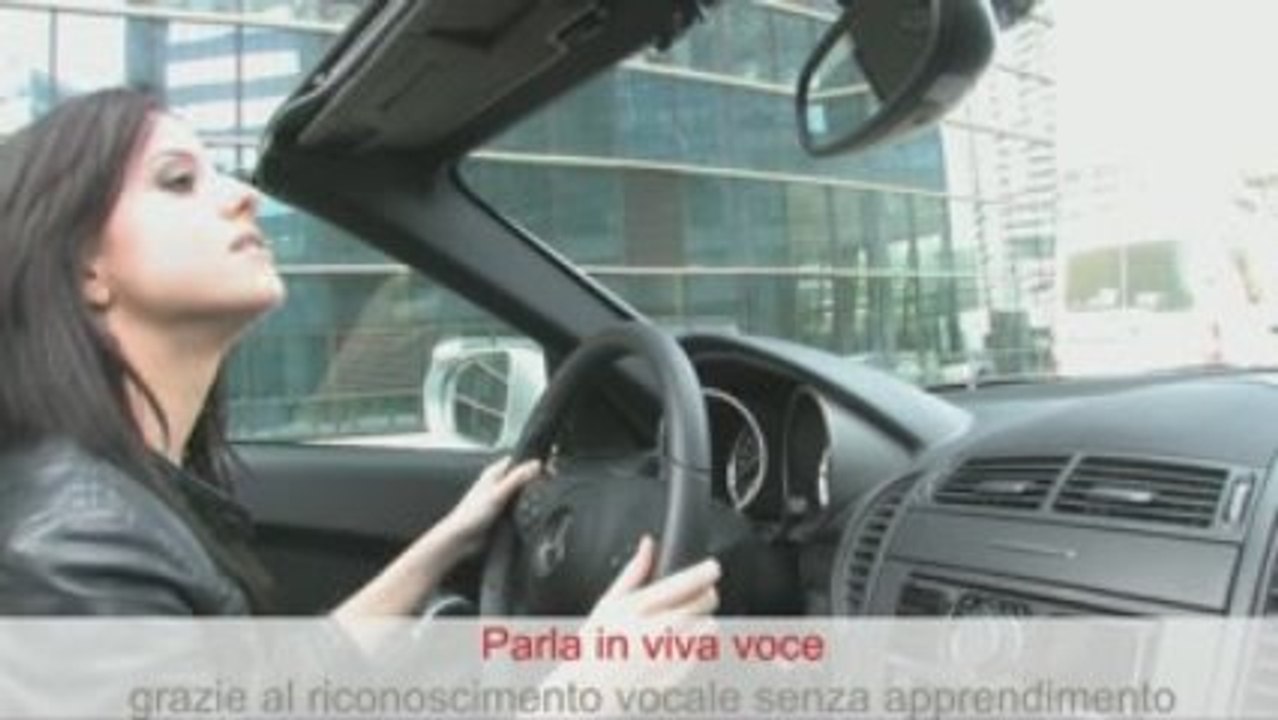 PARROT RKi8400 (IT) l'autoradio dedicata all'iPhone