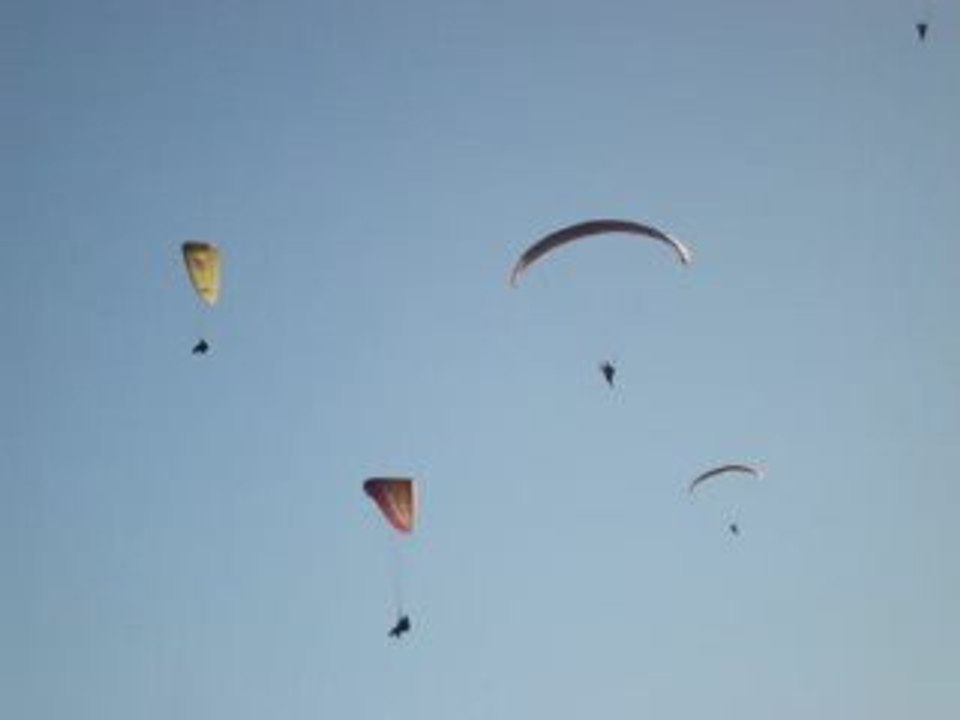* Liberté d'Icare au Sommet du Puy de Dôme - Parapente 1 *