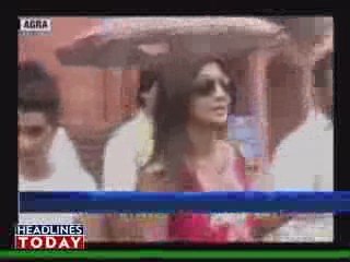 Shilpa Shetty - Visits Taj Mahal