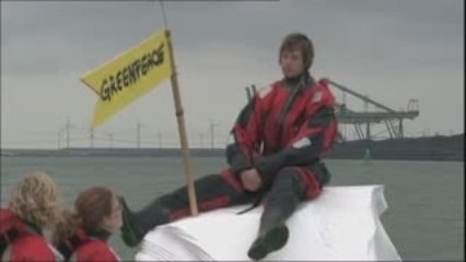Actie Greenpeace in kolenhaven Rotterdam