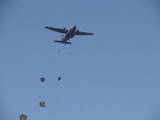 MOV00487 largage du 1 avion je suis sortie 8ème