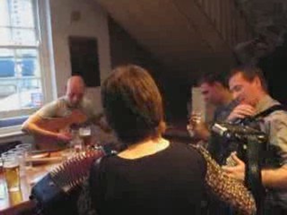 apperçu d'une session de musique irlandaise -Leeds 09oct2010