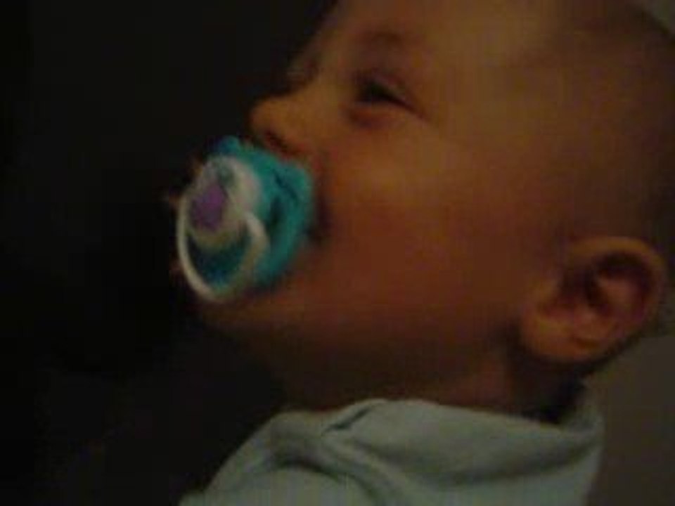 Lucas fait plusieurs pas !!