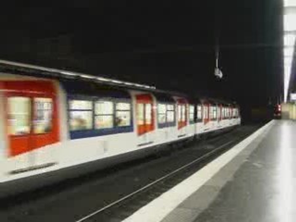 Départ d'une UM de MS 61 de Vincennes.
