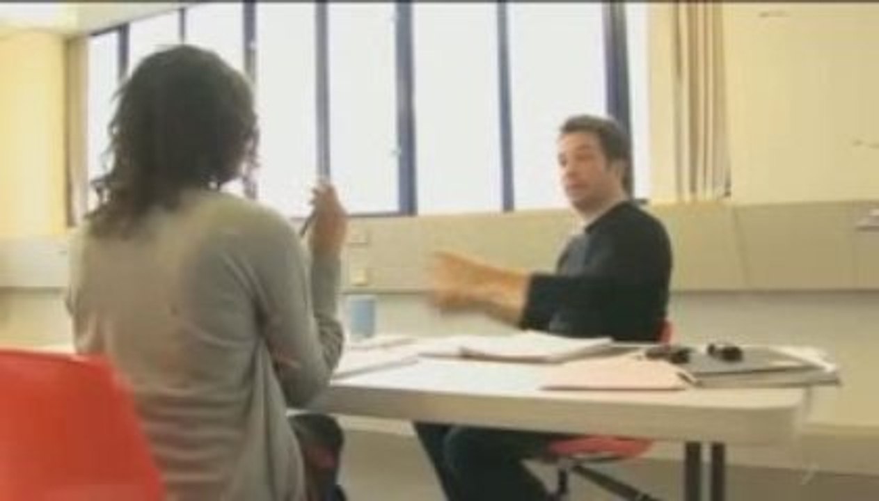 Merlin BTS epi 2x04 interview with Angel Coulby