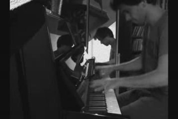 What is the best way to clean a piano ? Y'a de la joie ...