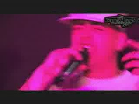 Booba embrouille le public qui l'insulte