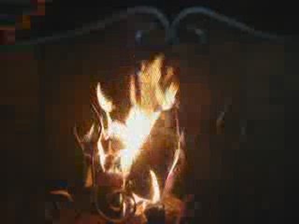 LES BUCHES CREPITENT