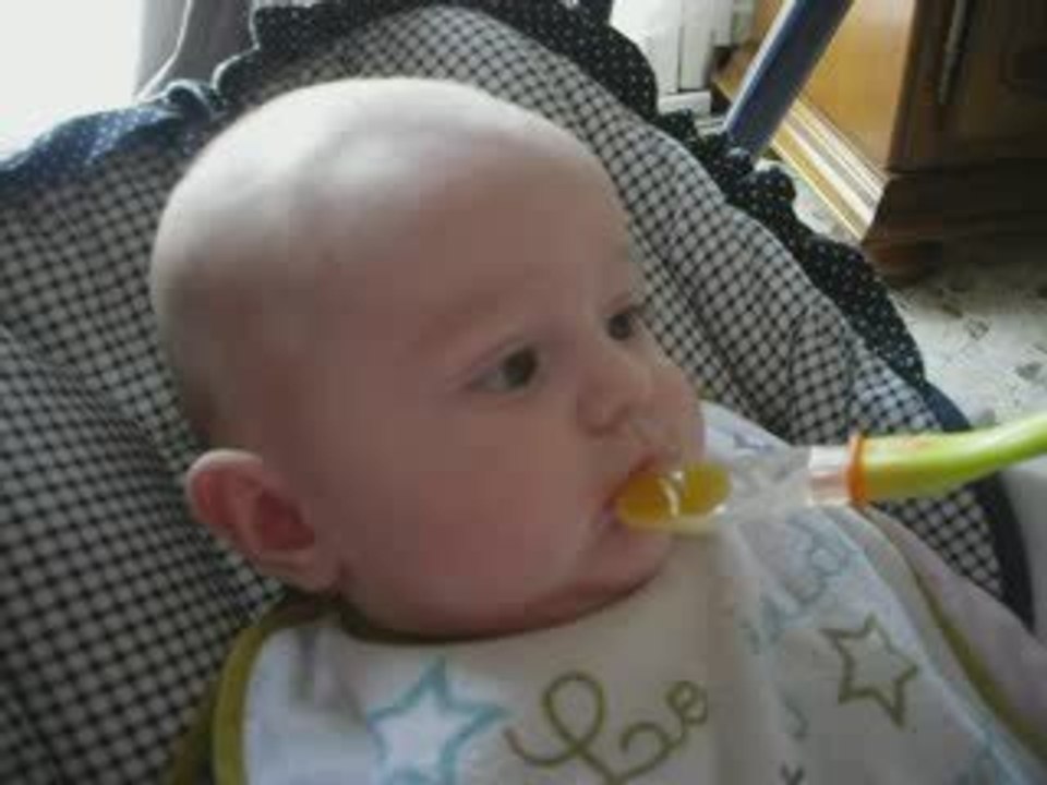 premier petit pot de bébé