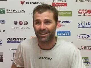 Stefano Galvani se qualifie au terme d'un match tumultueux