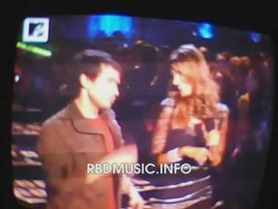 Alfonso Herrera presenta a Ashley Tisdale en Premios MTV '09