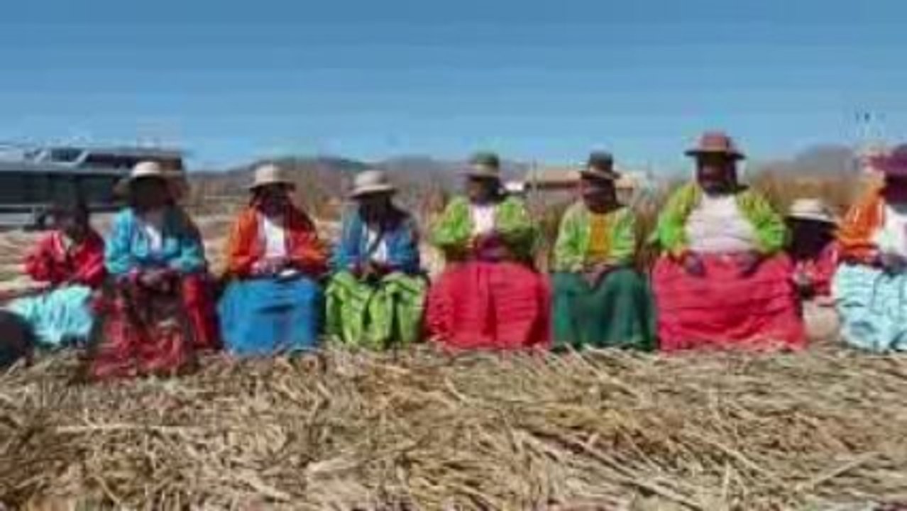 Spectacle de chant sur les Iles Uros