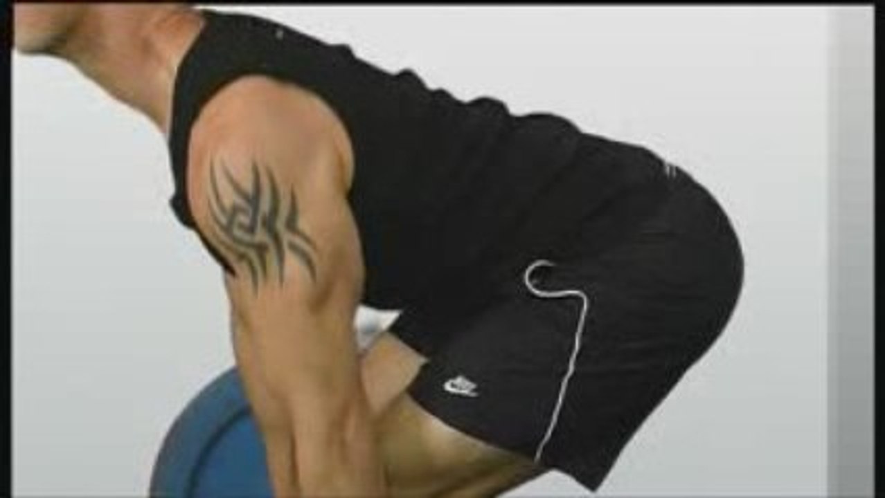 Deadlifts Demonstration Video - Maximuscle