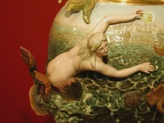 Русалки с двумя хвостами и божества выставлены на продажу