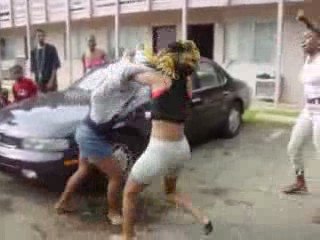 Mother Encourages 2 Girls To Brawl It Out!