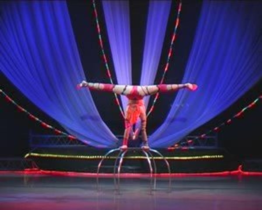 JANNET-contortion-presents-Art agency Valentino