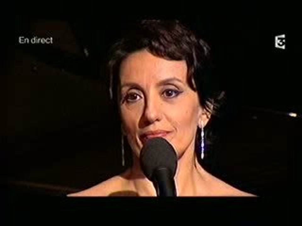 Luz CASAL "Historia de un amor" (live)