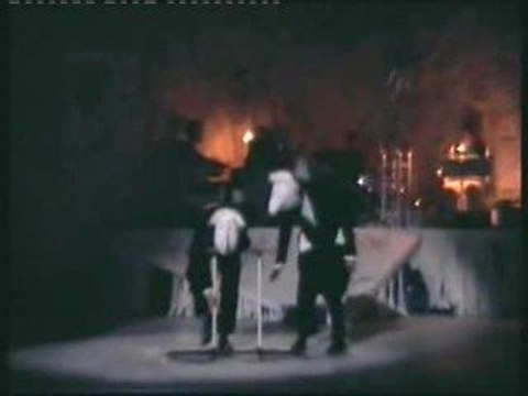 ANDREY KATKOV-mask-eguilibre-presents-Art agency Valentino