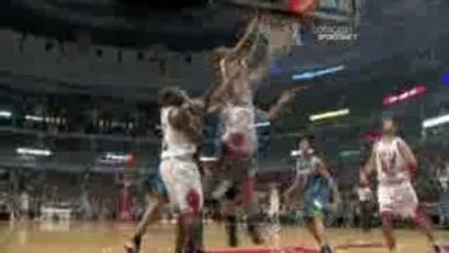 NBA Tyrus Thomas attacks the basket with a monster two-hand