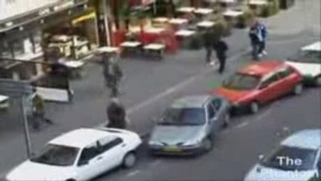 Regis qui gare sa voiture ...