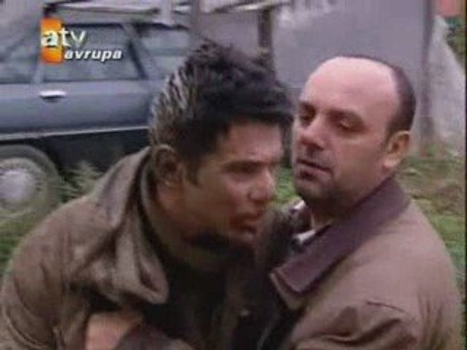 HERKES ÖLDÜRÜR SEVDİĞİNİ - AŞK OYUNU / KEREMCEM&YASEMİN