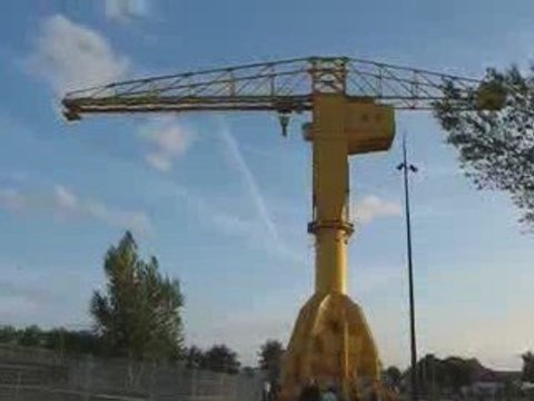 Nantes : Grue Titan jaune