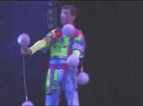 RUSLAN FOMENKO-juggling-presents-Art agency Valentino