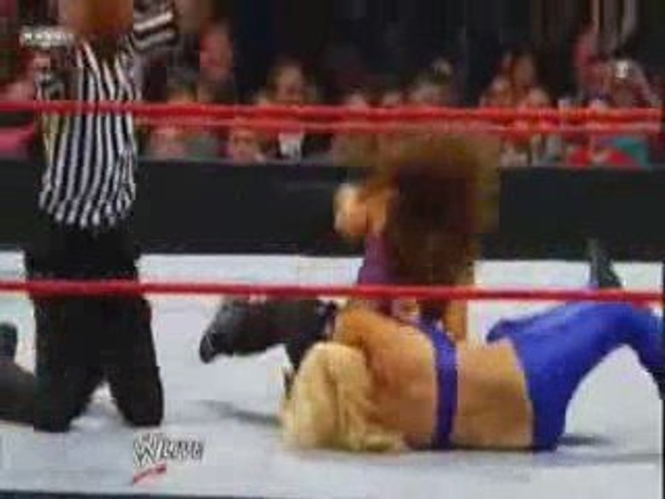 Raw (10-12-09) Mickie James vs Jillian (Divas Title)