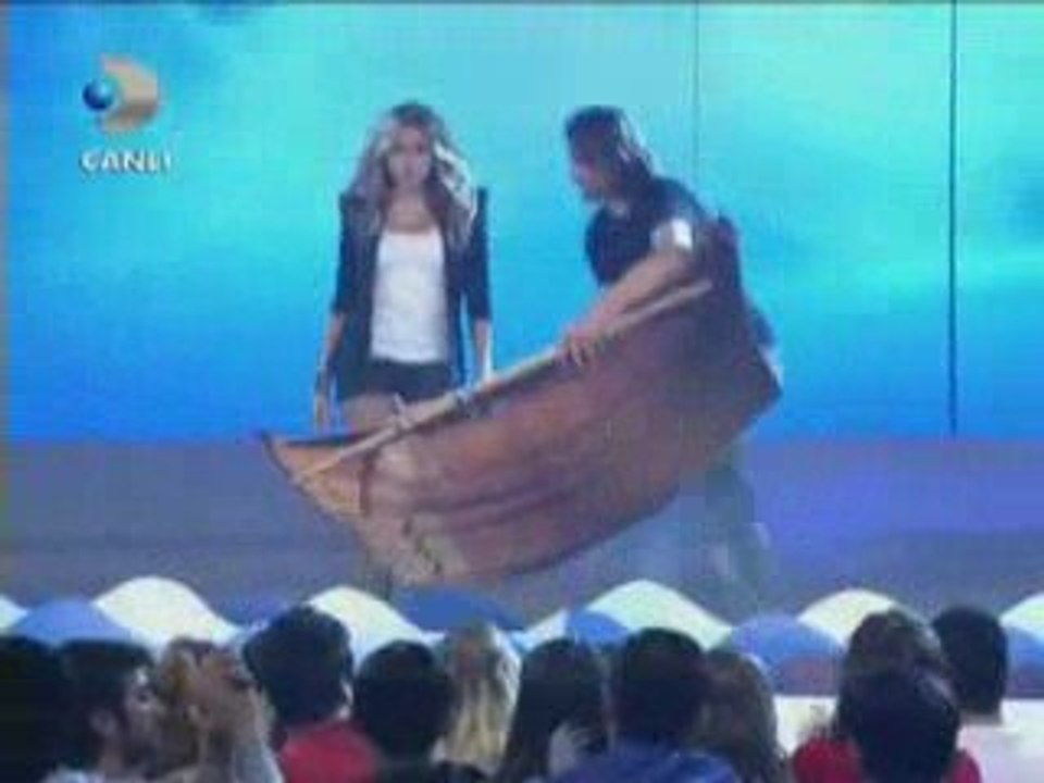 Hadise - Evlenmeliyiz (Beyaz Show Versiyon) YEPYENI