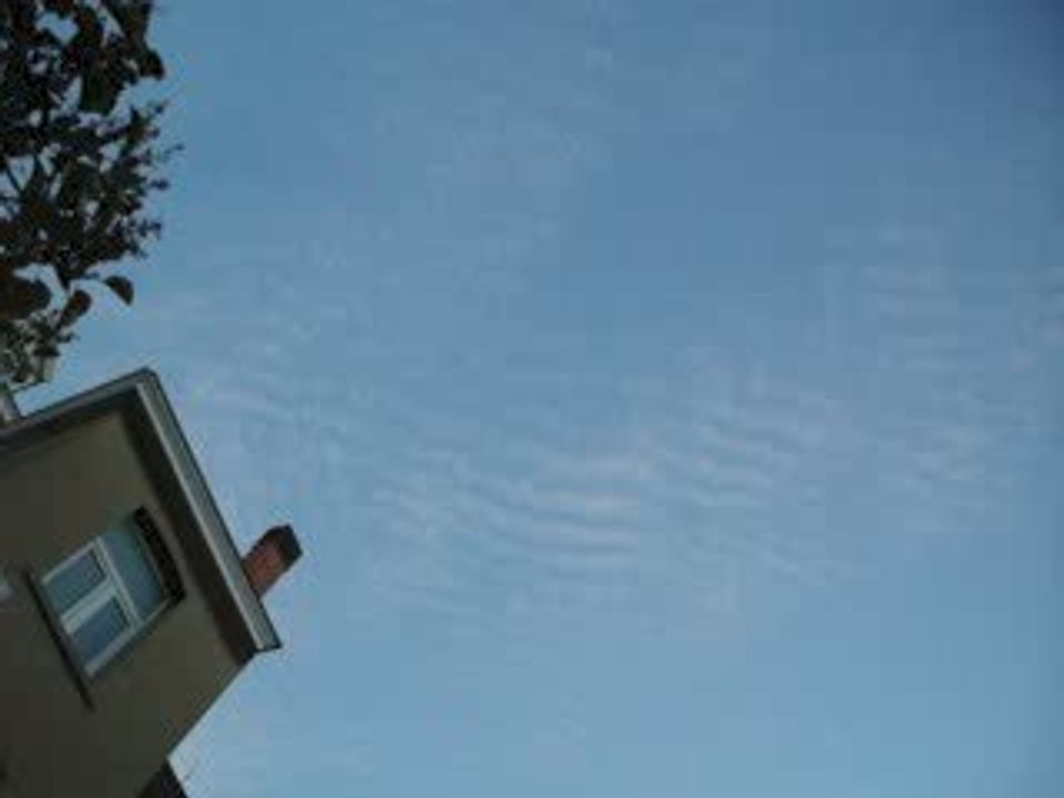 CHEMTRAILS  ET JOLIES VAGUES..